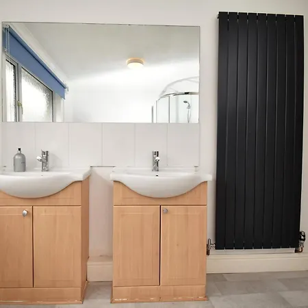 4 Bed In Sz103 Holiday home